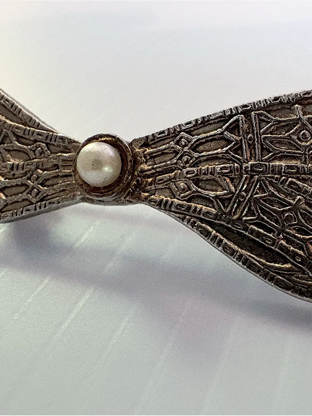 Vintage Art Deco Ribbon Bow Brooch Pin